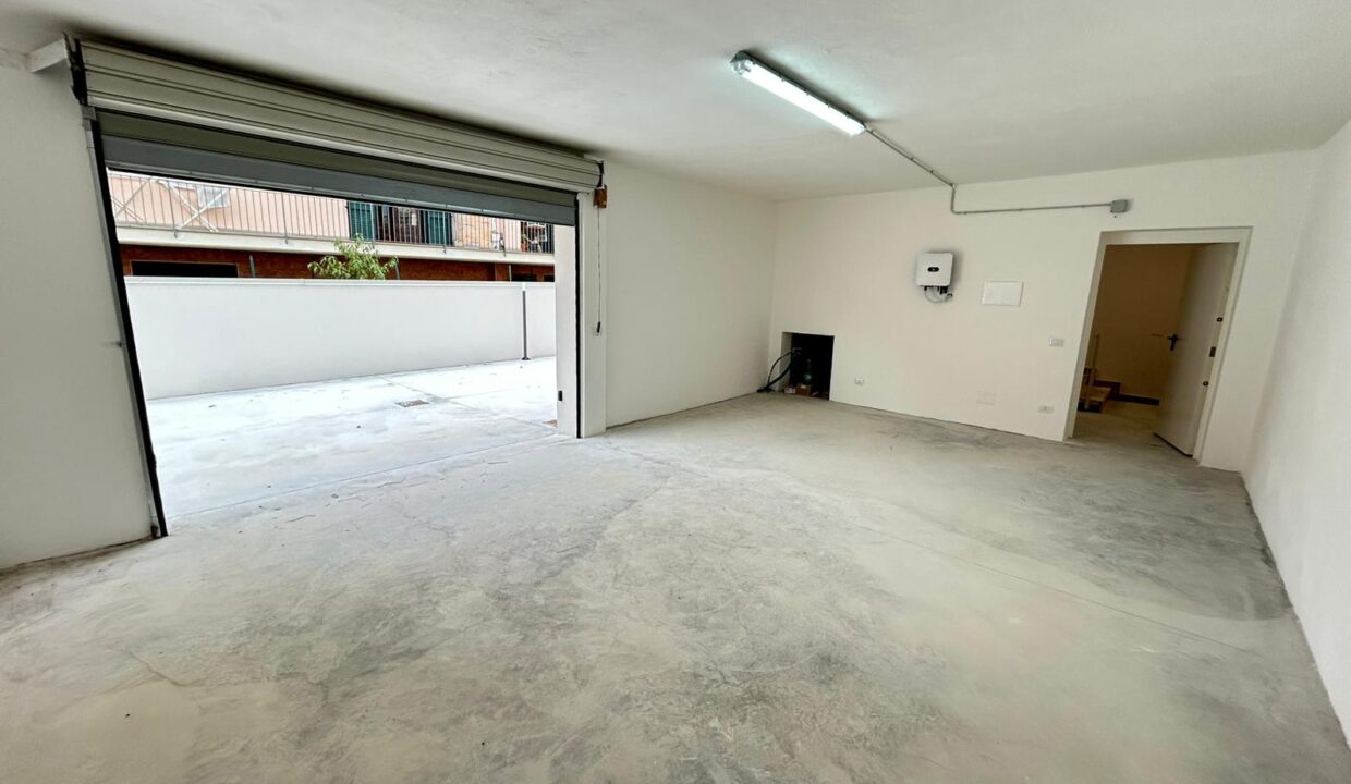 WhatsApp Image 2025-10-21 at 10.32.11