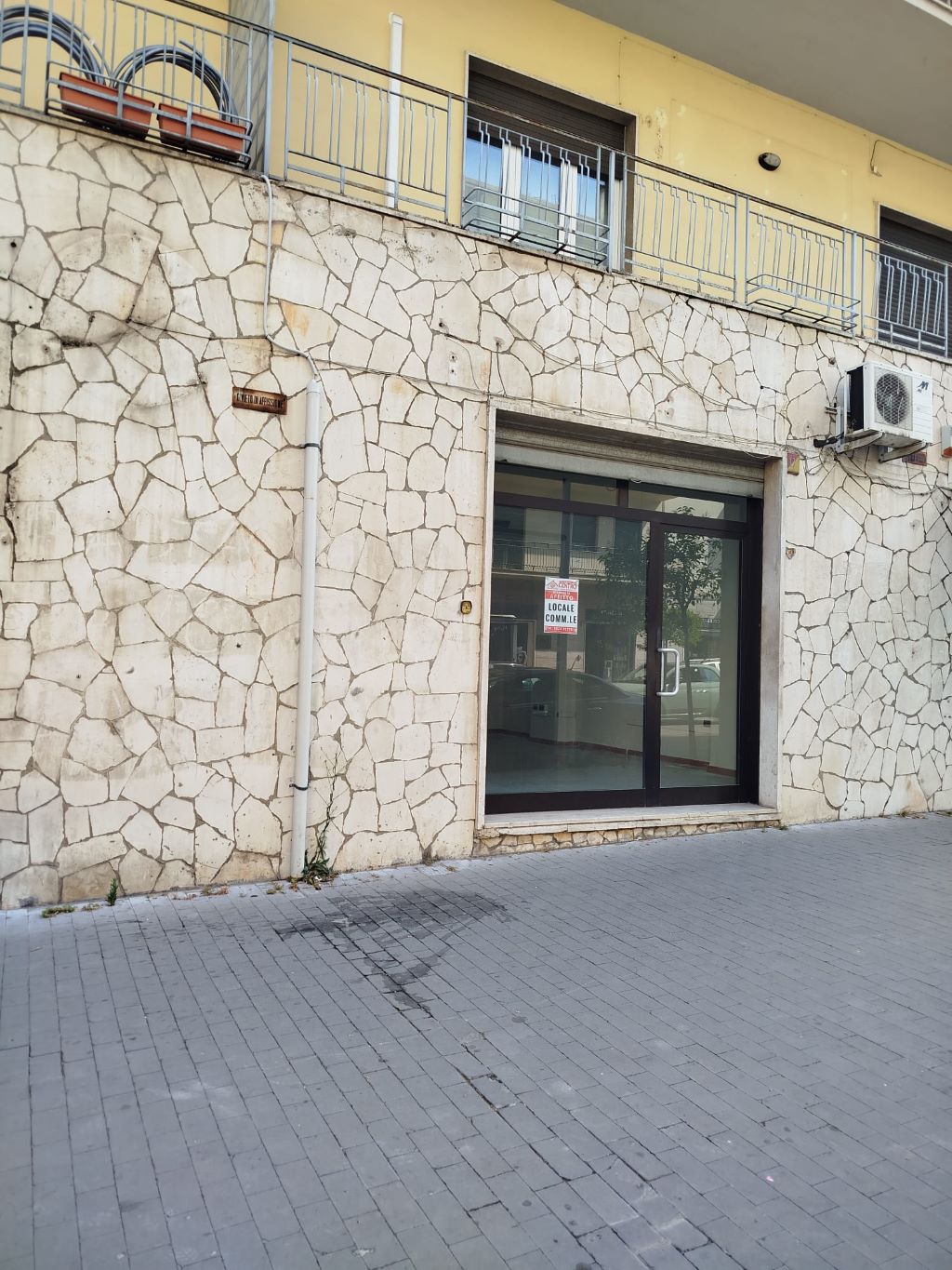 Locale Commerciale V.le Mellusi
