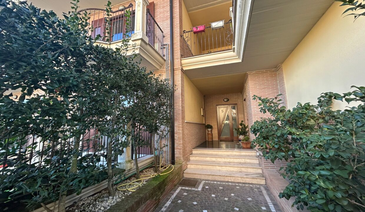 WhatsApp Image 2025-12-06 at 12.03.59 (1)