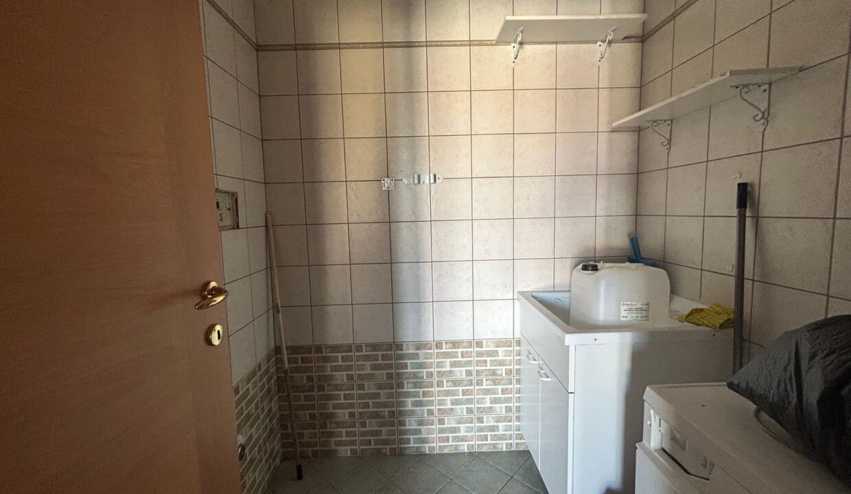 WhatsApp Image 2025-12-06 at 12.04.00 (1)